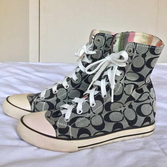Signature Sneaker - Picture 1 of 8